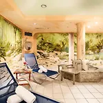 Heine Wellness & 4*