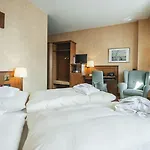Heine Wellness & מלון 4*