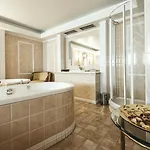 מלון Heine Wellness & 4*