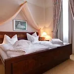 מלון Heine Wellness & 4*
