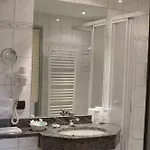 Heine Wellness & מלון הלברשטאדט