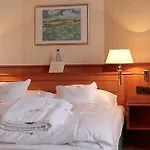מלון Heine Wellness & 4*