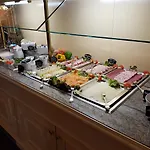 Heine Wellness & מלון 4*