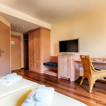 Hotel Heine Wellness & 4*