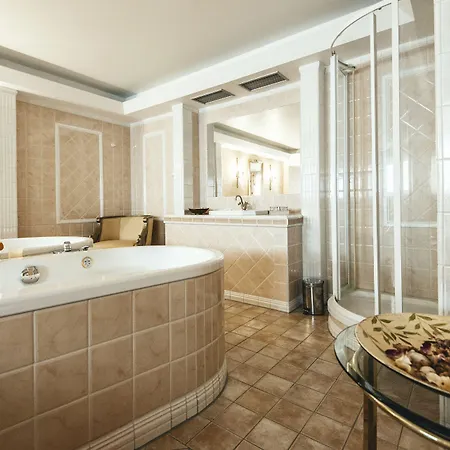 فندق Heine Wellness & 4*