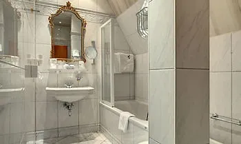 Heine Wellness & فندق هالبيرشتادت