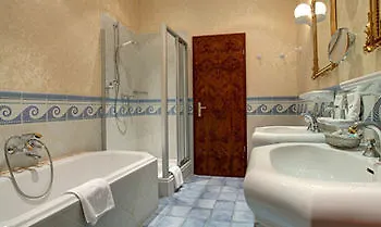 Heine Wellness & فندق