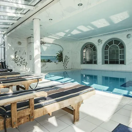 Heine Wellness & 4* هالبيرشتادت